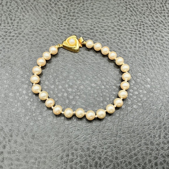 Liz Claiborne Faux Pearl Bead Bracelet Gold Tone Clasp Costume Jewelry 7.5" - Picture 1 of 6